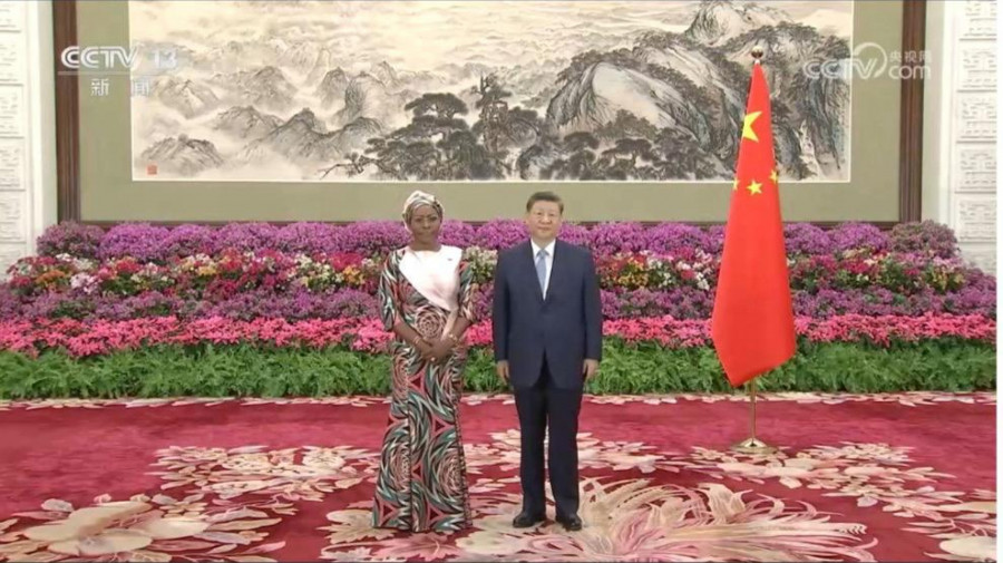 Embaixadora angolana acreditada na China