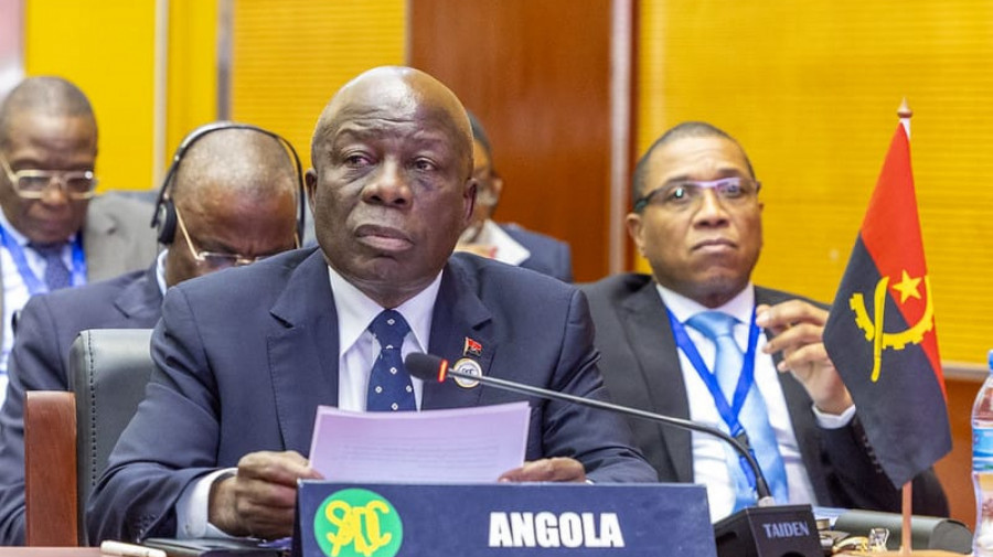 Ministro da Defesa Nacional, João Ernesto dos Santos, na reunião da SADC, na Tanzânia