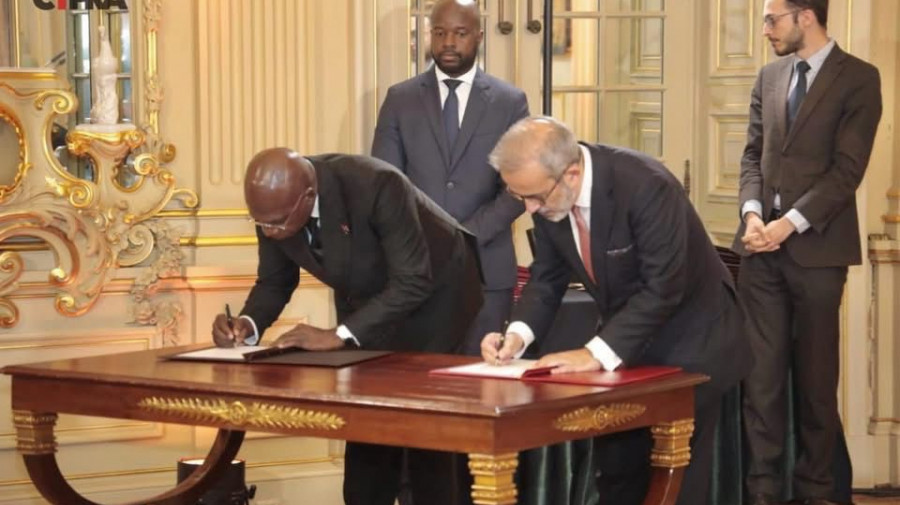 Ministros das Relações Exteriores de Angola e dos Negócios Estrangeiros de Portugal assinam alguns dos acordos