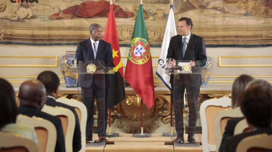 Presidente João Lourenço e o Primeiro-Ministro de Portugal, Luís Montenegro, dirigem-se aos empresários