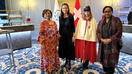 Presidente do parlamento angolano, Carolina Cerqueira (à esq.) em Genebra, Suíça - Cedida