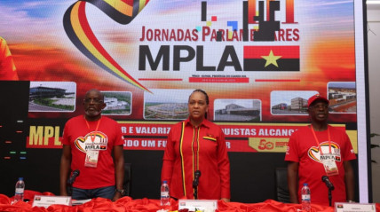 Vice-Presidente do MPLA, Mara Quiosa, (centro) preside abertura das jornadas parlamentares do seu partido - Jornal ÉME