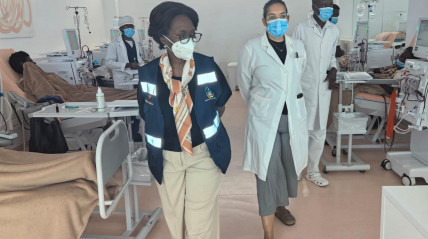 Ministra da saúde visita Centro hemodiálise Sol - DR