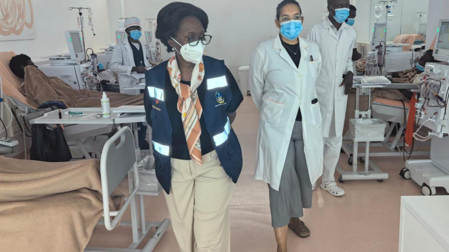 Ministra da saúde visita Centro hemodiálise Sol