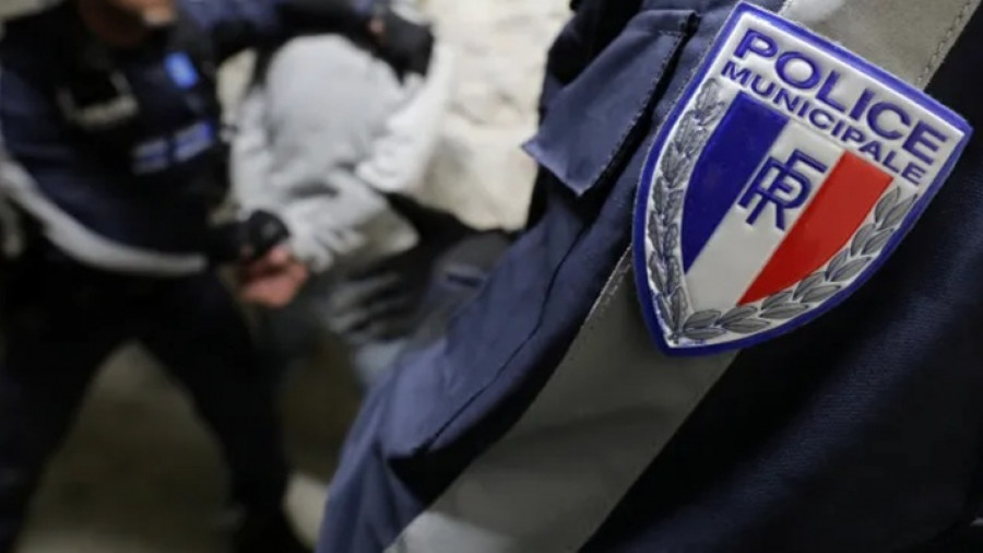 Assistente de uma creche na França detida por violação de várias crianças