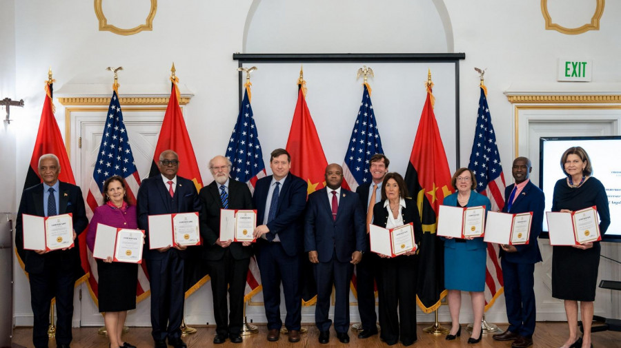 Delegações de Angola e dos EUA