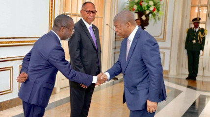 Presidente João Lourenço confere posse aos novos embaixadores de Angola no Ghana e na África do Sul - CIPRA