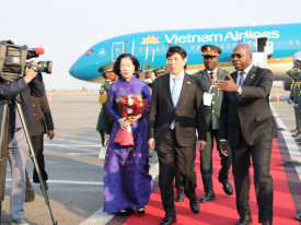 Presidente do Vietname, Luong Chuong, chega a Luanda para uma visita de três dias - MIREX