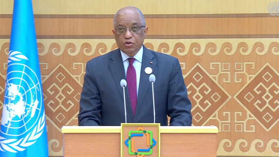 Representante permanente de Angola na ONU, Francisco da Cruz, discursa na reunião em Turquemenistão 