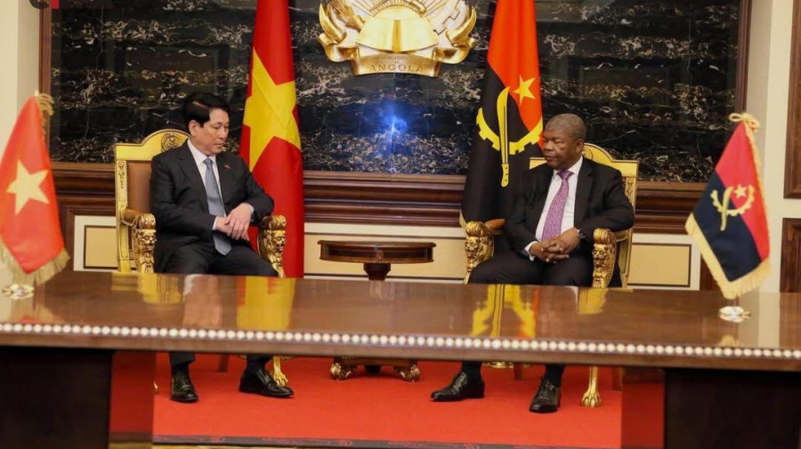 Presidentes de Angola e do Vietname testemunham assinatura de sete instrumentos jur&iacute;dicos