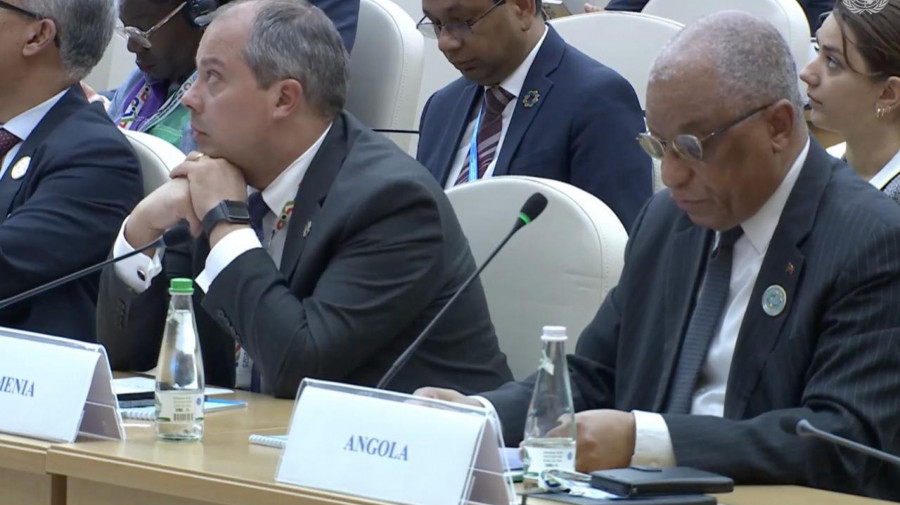 Representante permanente de Angola na ONU, Francisco da Cruz, na reunião sobre desenvolvimento sem litoral