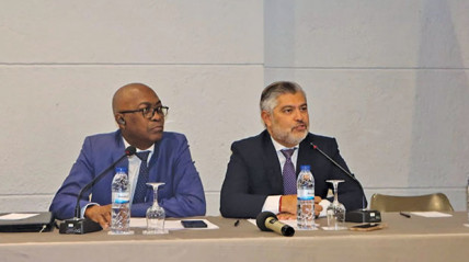 Ministro do Planeamento (à esq.) com o representante do Banco Mundial em Angola - Dr