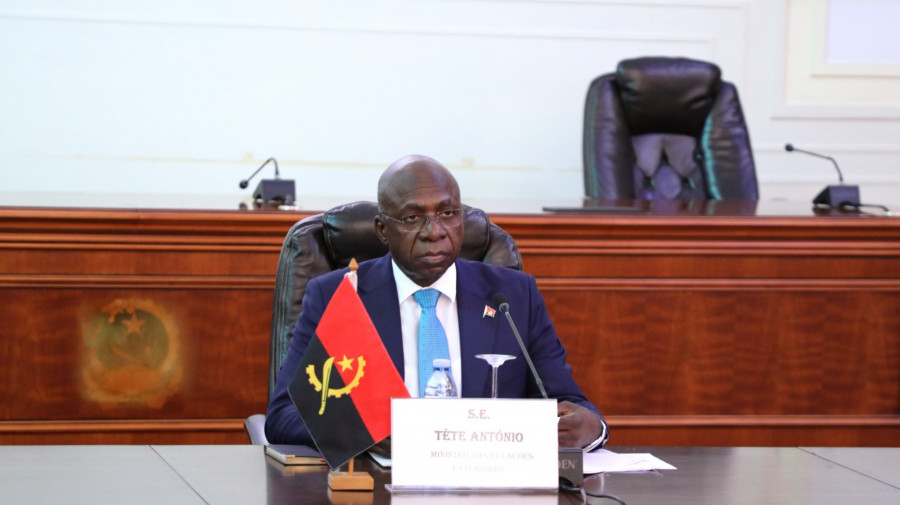 Ministro Téte António representa Presidente da República na cimeira conjunta CAO-SADC