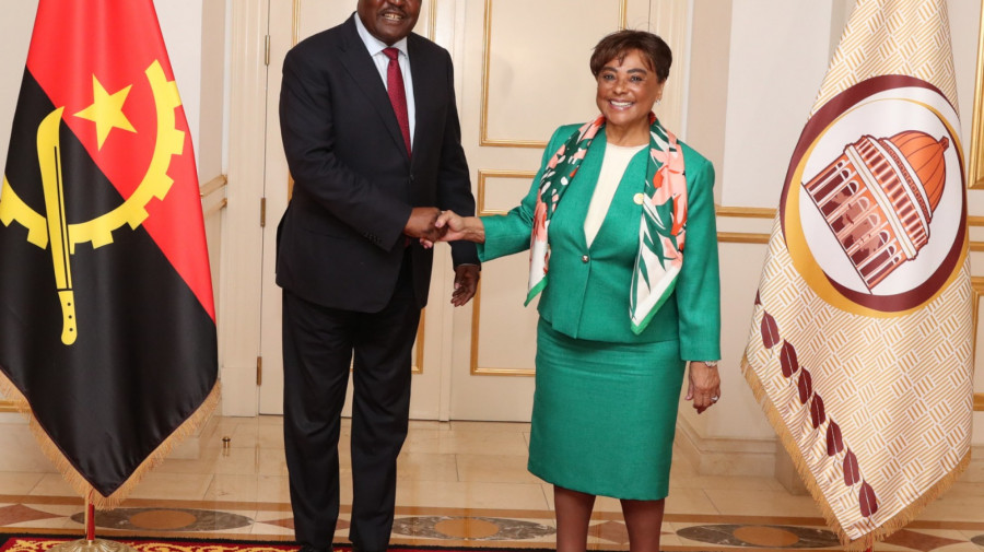 Presidente da Assembleia Nacional, Carolina Cerqueira, recebe Presidente do Parlamento Pan-Africano, Fortune Charumbira