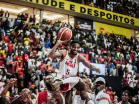 Jogador Childe Dundão foi decisivo na vitória de Angola no jogo com Cabo Verde para o Afrobasket2025 - FIBA Afrobasket