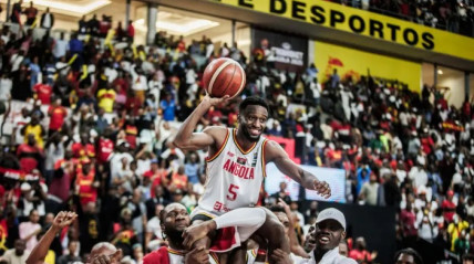 Jogador Childe Dundão foi decisivo na vitória de Angola no jogo com Cabo Verde para o Afrobasket2025 - FIBA Afrobasket