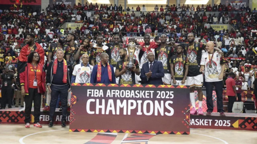 Presidente da Rep&uacute;blica posa com os campe&otilde;es africanos do Afrobasket2025
