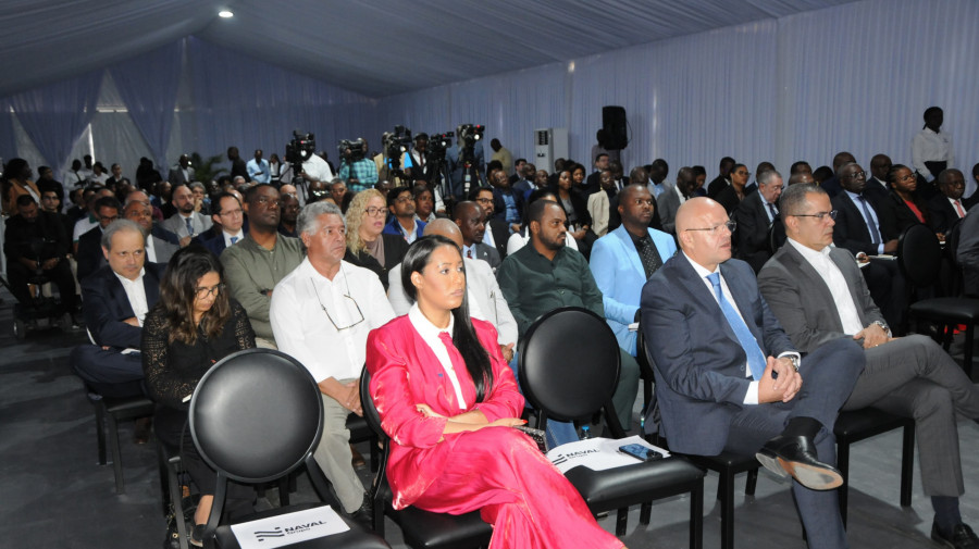 Participantes na reunião da Equipa Económica do Executivo com operadores industriais de bens alimentares