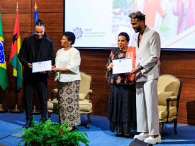 Entrega de diploma ao grupo musical Calema  - DR