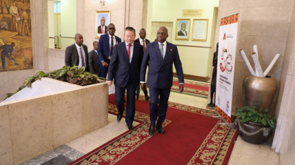 Ministro Téte António recebe o enviado especial do SG da ONU, Huang Xia - MIREX