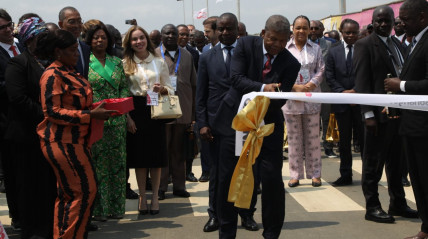 Presidente da República inaugura primeira fase da refinaria de Cabinda - Edições Novembro