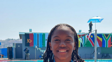 Nadadora Wezza Morais já conquistou duas medalhas de ouro no africano da zona IV, que se disputa no Reino de Eswatini - Cedida