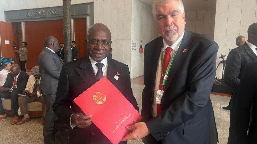Ministro Téte António recebe mensagem do Presidente da Venezuela dirigida ao seu homólogo angolano, João Lourenço 