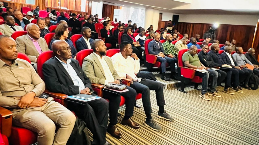 Empres&aacute;rios do Namibe reuniram-se com o ministro de Estado para Coordena&ccedil;&atilde;o Econ&oacute;mica, Jos&eacute; de Lima Massano