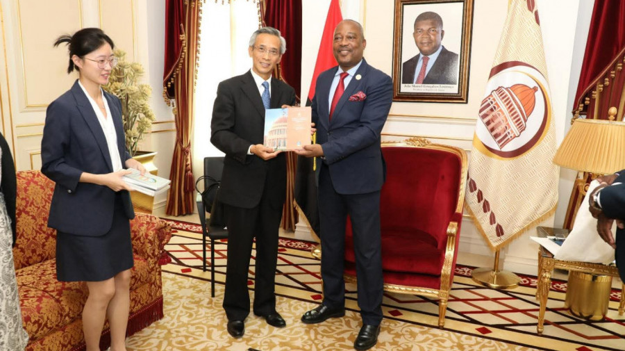 Primeiro vice-presidente da AN, Américo Cuononoca, recebeu alto responsável da Comissão de Relações Exteriores do Comité Nacional da Conferência Consultiva Política do Povo Chinês