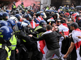 Vinte e seis polícias feridos e 25 detidos em protesto em Londres - DR
