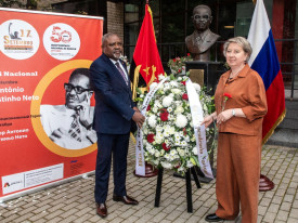 Embaixador de Angola na Rússia, Augusto da Cunha, na cerimónia de homenagem ao Presidente Agostinho Neto - MIREX