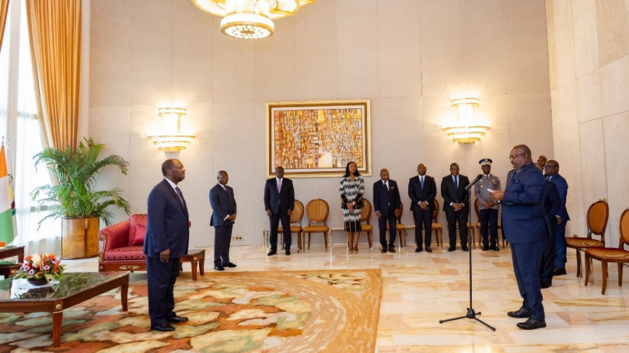 Embaixador Oliveira Encoge apresenta as cartas credenciais ao Presidente da Cote D'Ivoire, Alassane Ouattara (esq.)