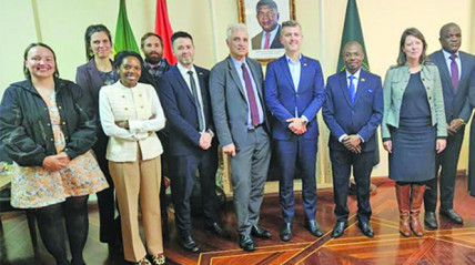 Diplomatas informados sobre preparativos da cimeira União Africana-União Europeia  - DR