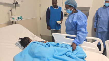 Ministra da Saúde em visita ao Complexo Hospitalar Cardeal Dom Alexandre do Nascimento - DR