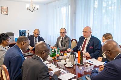 Encontro entre delega&ccedil;&otilde;es de Angola e da Pol&oacute;nia