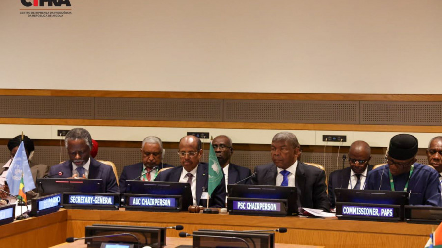 Presidente da Rep&uacute;blica e em exerc&iacute;cio da Uni&atilde;o Africana, Jo&atilde;o Louren&ccedil;o, na reuni&atilde;o do Conselho de Paz e Seguran&ccedil;a da organiza&ccedil;&atilde;o continental