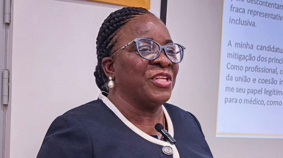 Nova baston&aacute;ria da Ordem de M&eacute;dicos de Angola 