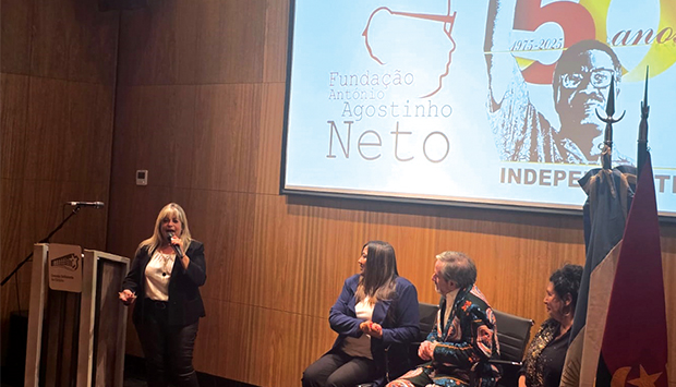 Apresentada coletânea do Poeta Maior em Castelhano