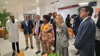 Ministra da saúde de Portugal visita Hospital Pedalé em Luanda - MINSA