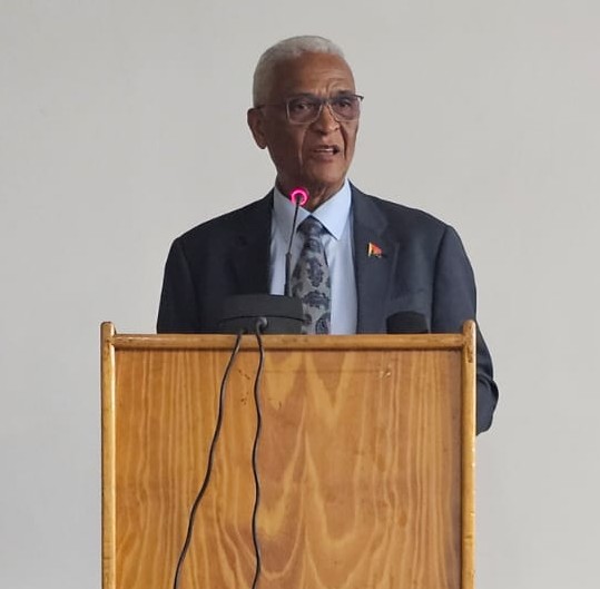Embaixador de Angola em Cabo Verde, Agostinho Tavares