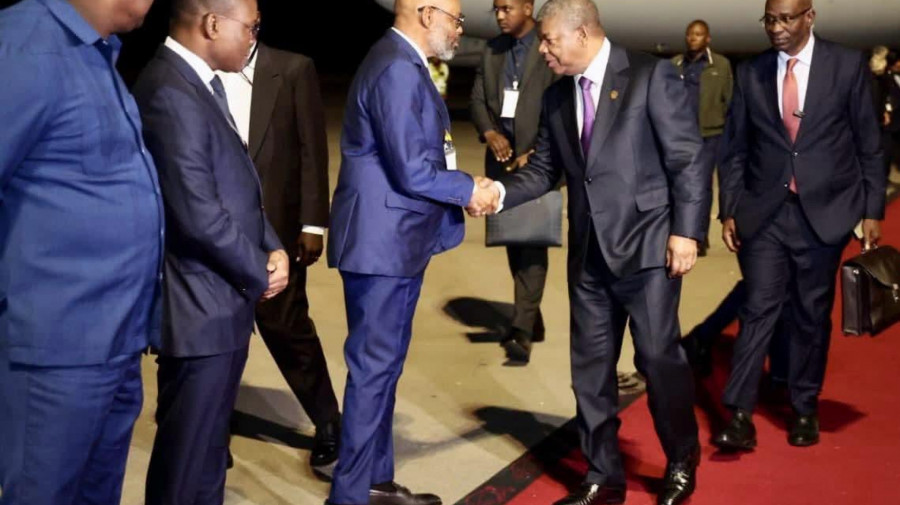 Presidente da Rep&uacute;blica est&aacute; no Namibe