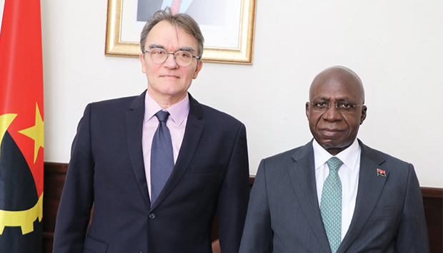 Angola e Su&iacute;&ccedil;a abordaram coopera&ccedil;&atilde;o bilateral