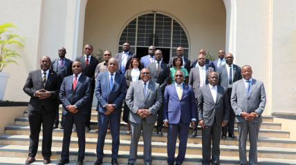 Membros das delegações de Angola e da Zâmbia que se reuniram em Luanda - MIREX