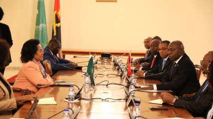 Ministro das Relações Exteriores, Téte António, reuniu-se com a directora executiva da Agência de Desenvolvimento da União Africana, Nardos Bekele-Thomas - MIREX