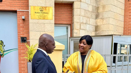 Ministro Téte António com a embaixadora do Quénia em Angola, Joyce M'maitsi - MIREX