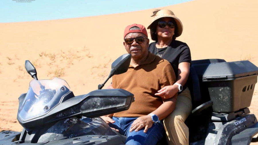 Presidente da Rep&uacute;blica, Jo&atilde;o Louren&ccedil;o, e Primeira-Dama da Rep&uacute;blica, Ana dias Louren&ccedil;o, no deserto do Namibe (Angola)