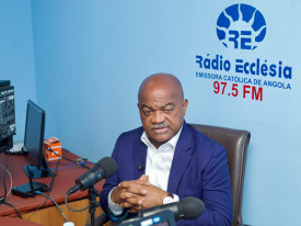 Ministro Mário Oliveira - Edições Novembro