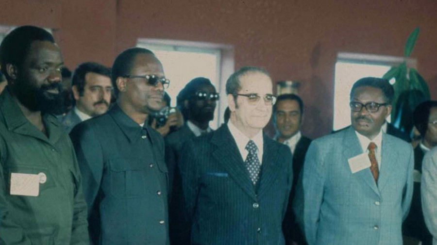 Os signatários do Acordo de Alvor (Portugal)