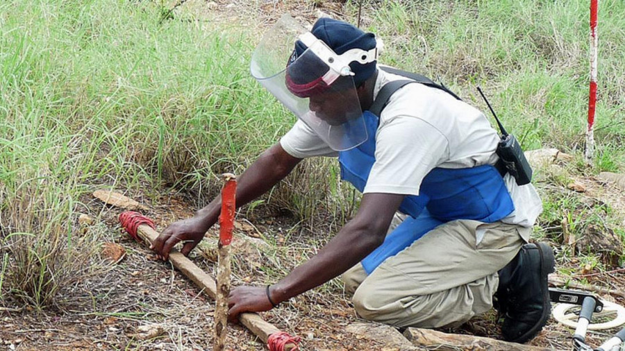 Desminagem em Angola