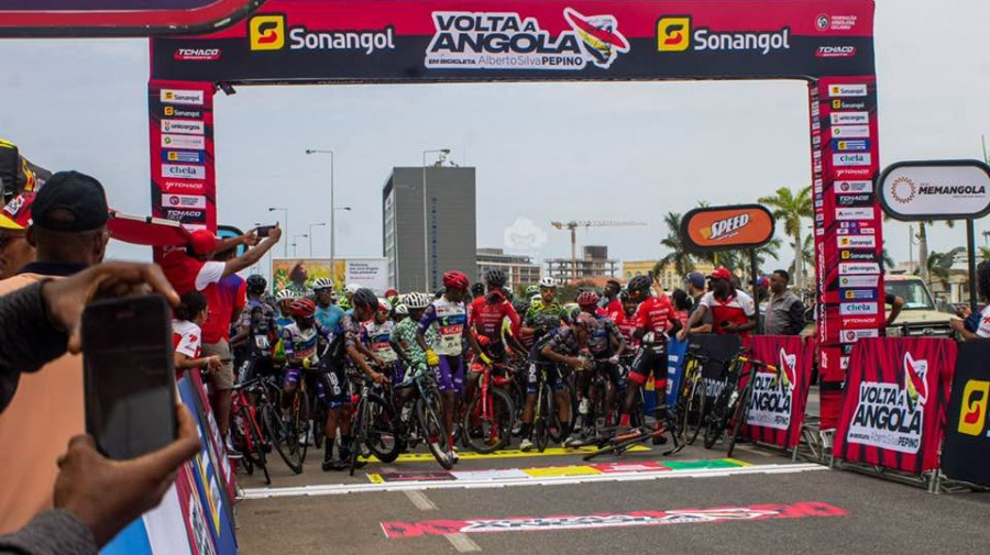 Volta a Angola em bicicleta come&ccedil;a em Mo&ccedil;&acirc;medes